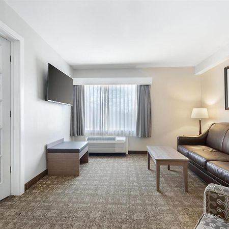 Best Western Plus Windjammer Inn & Conference Center Burlington Bagian luar foto