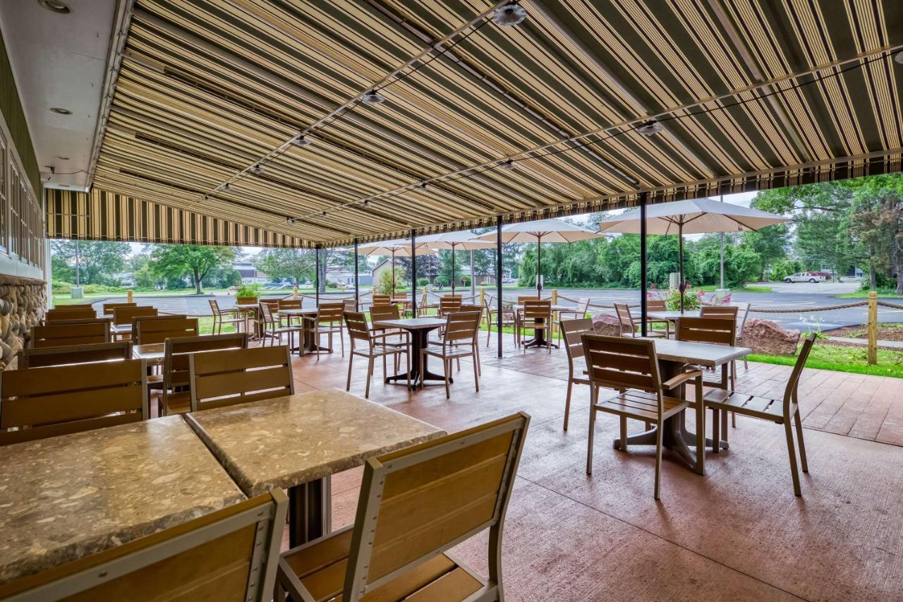 Best Western Plus Windjammer Inn & Conference Center Burlington Bagian luar foto