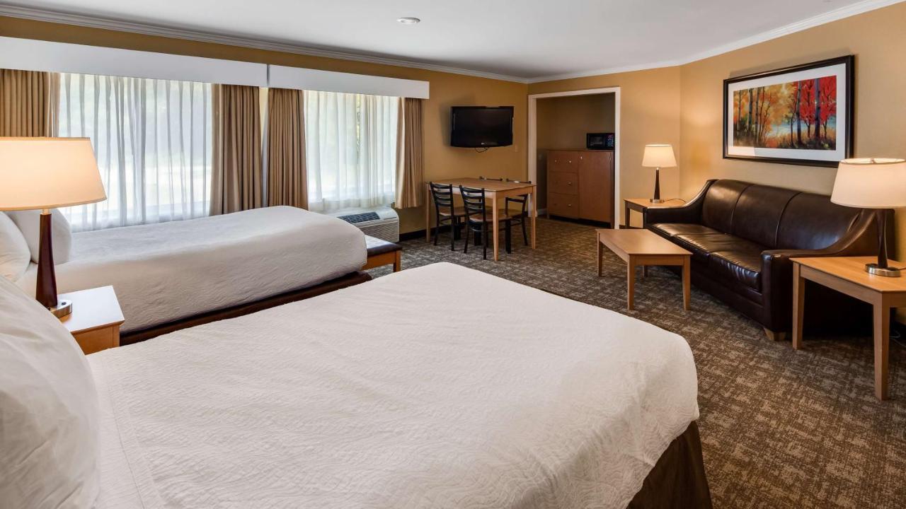 Best Western Plus Windjammer Inn & Conference Center Burlington Bagian luar foto