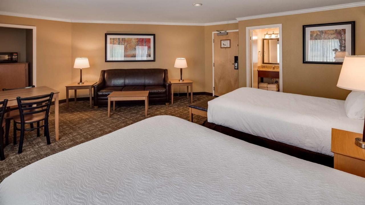 Best Western Plus Windjammer Inn & Conference Center Burlington Bagian luar foto
