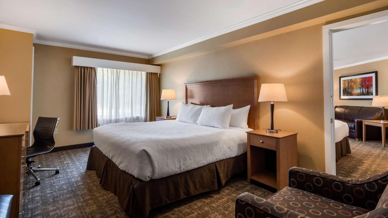 Best Western Plus Windjammer Inn & Conference Center Burlington Bagian luar foto