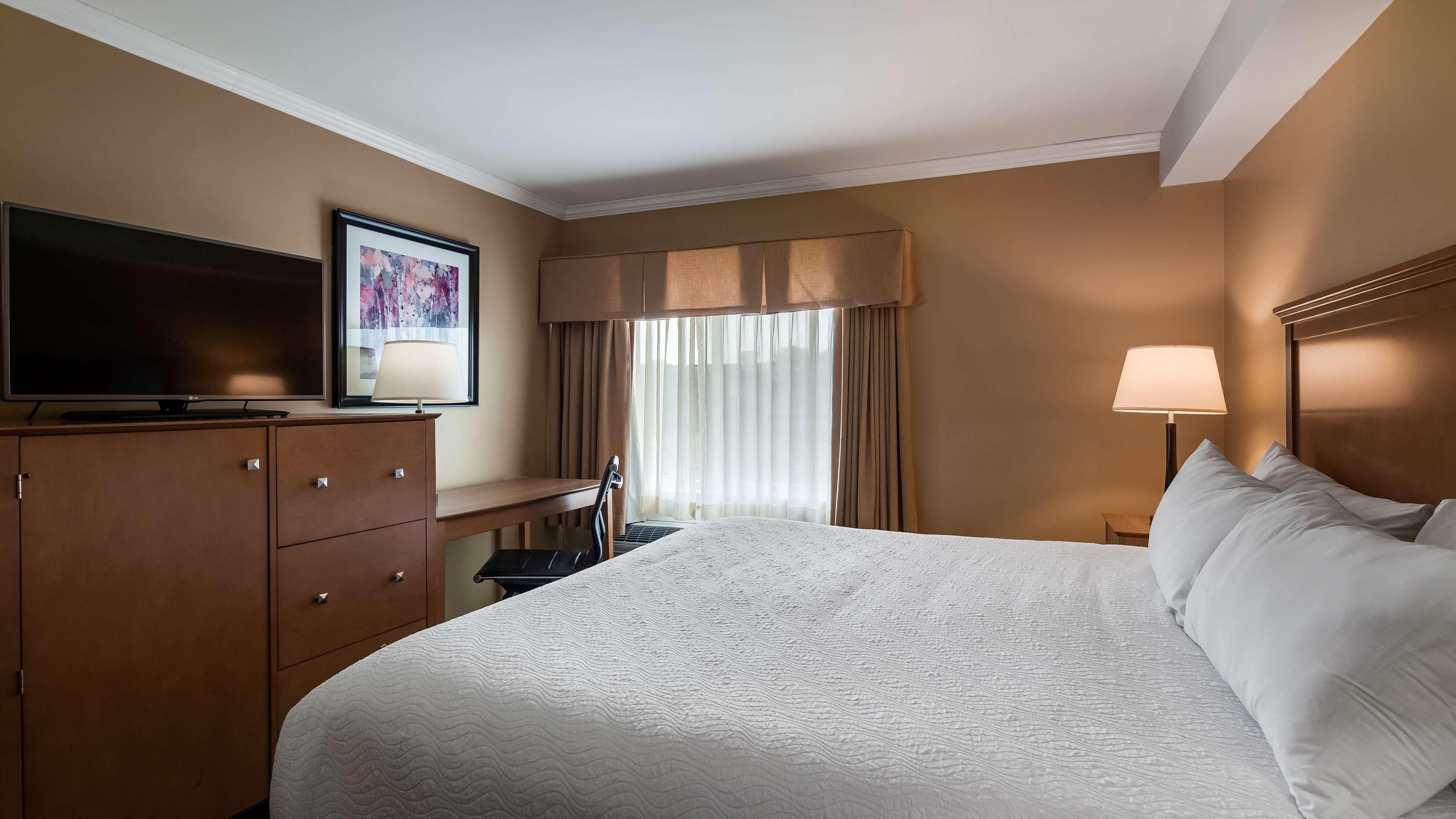 Best Western Plus Windjammer Inn & Conference Center Burlington Bagian luar foto