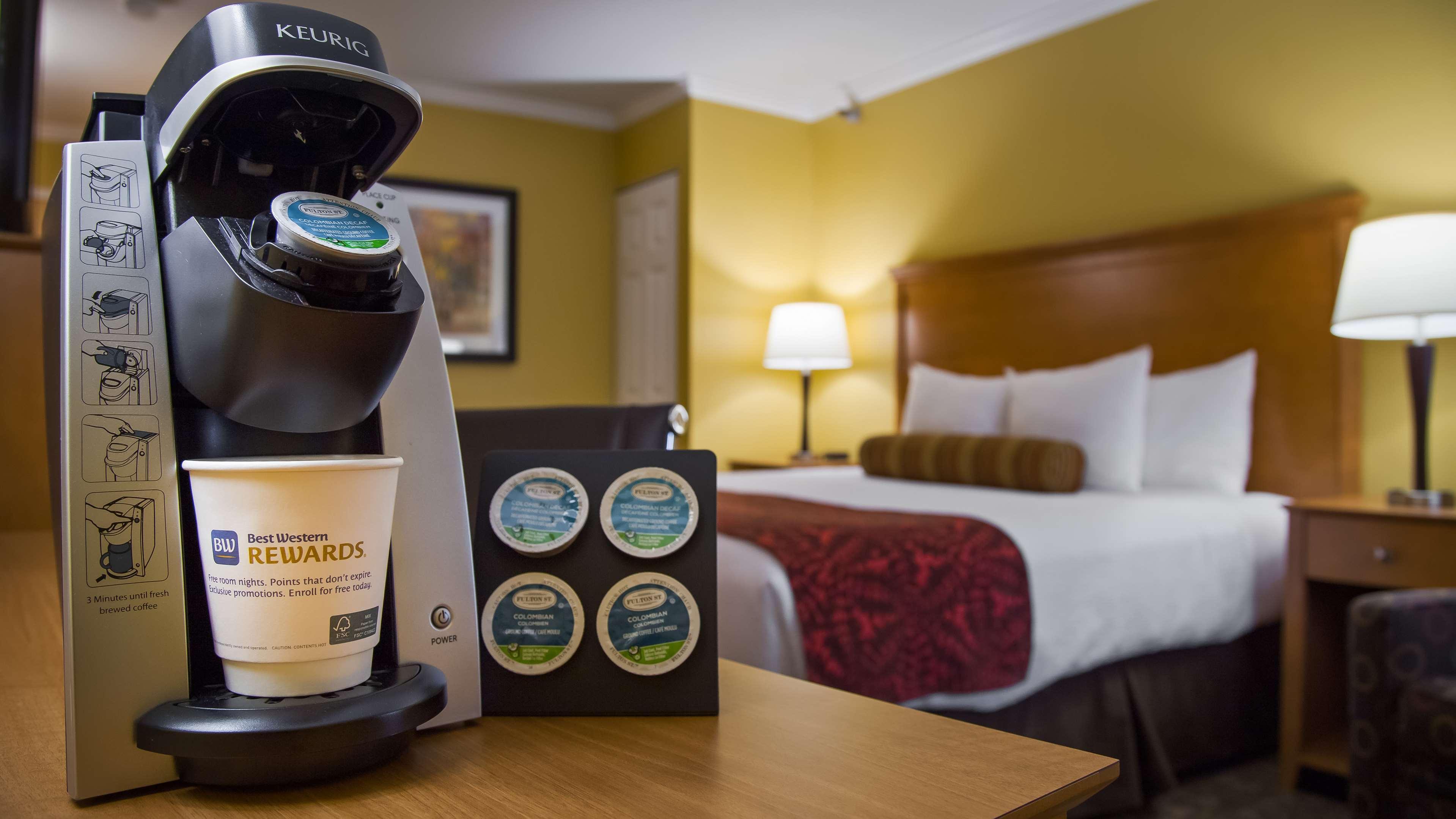 Best Western Plus Windjammer Inn & Conference Center Burlington Bagian luar foto