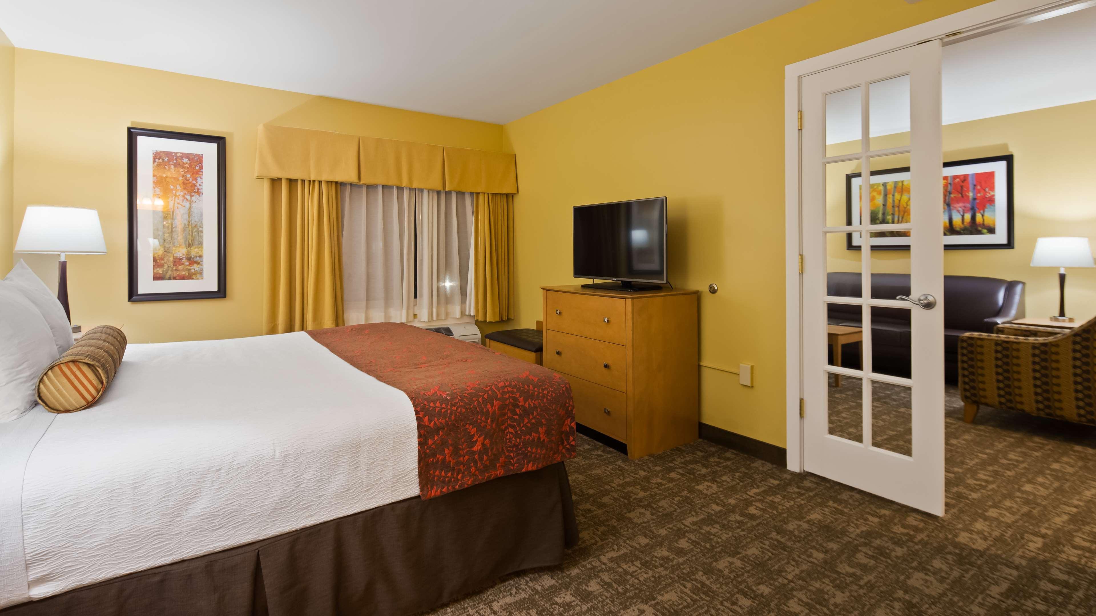 Best Western Plus Windjammer Inn & Conference Center Burlington Bagian luar foto