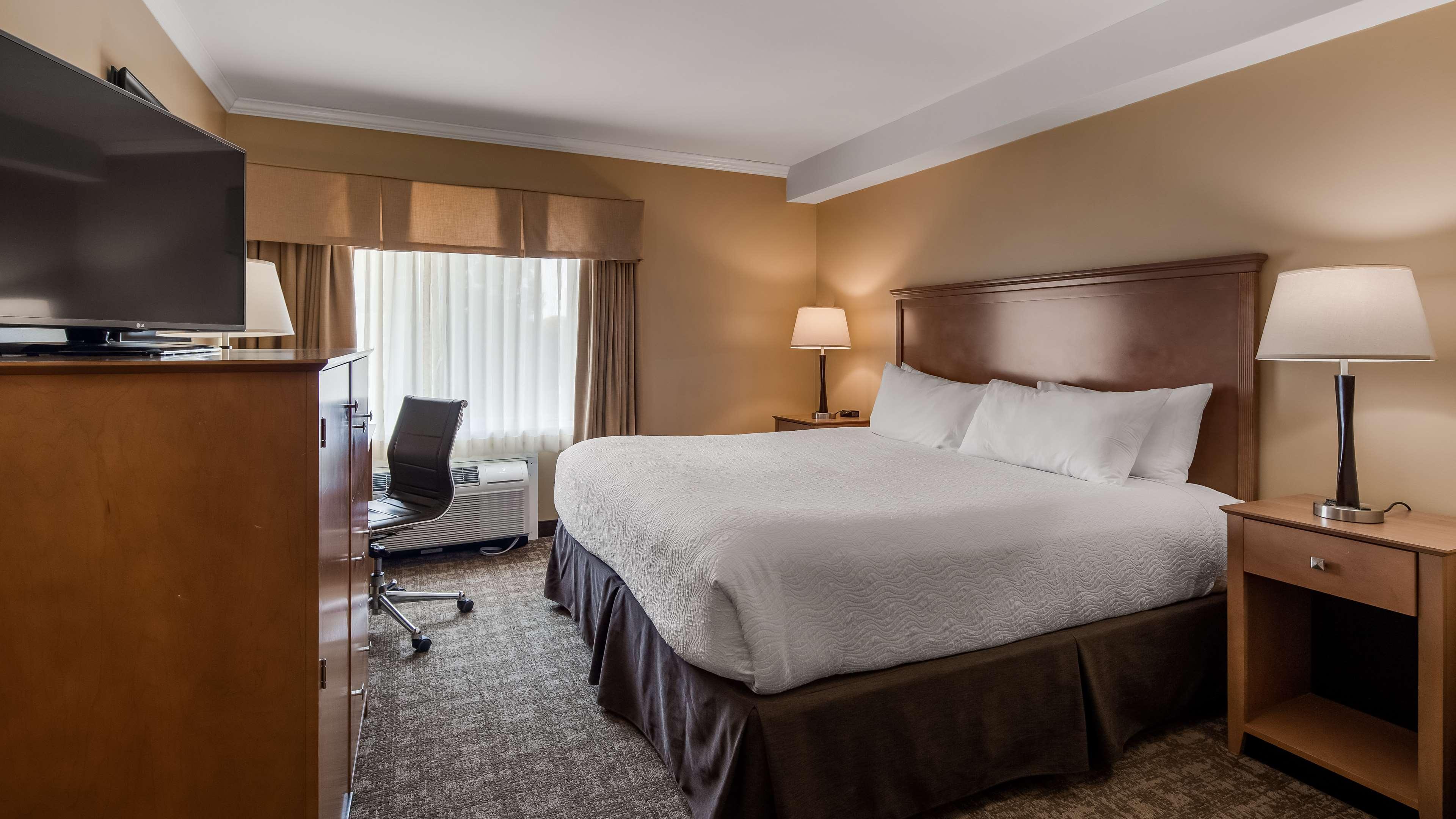 Best Western Plus Windjammer Inn & Conference Center Burlington Bagian luar foto