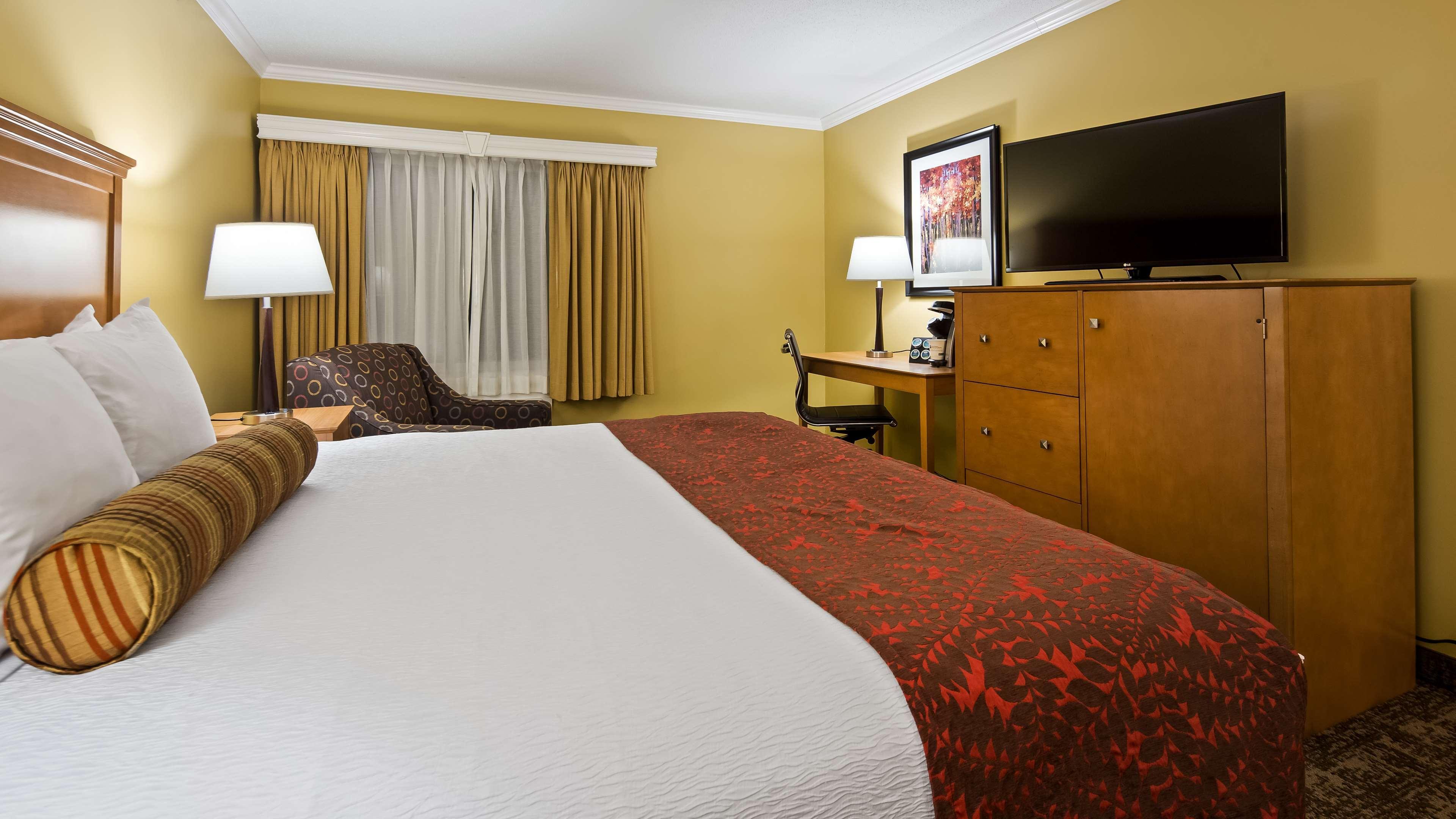 Best Western Plus Windjammer Inn & Conference Center Burlington Bagian luar foto