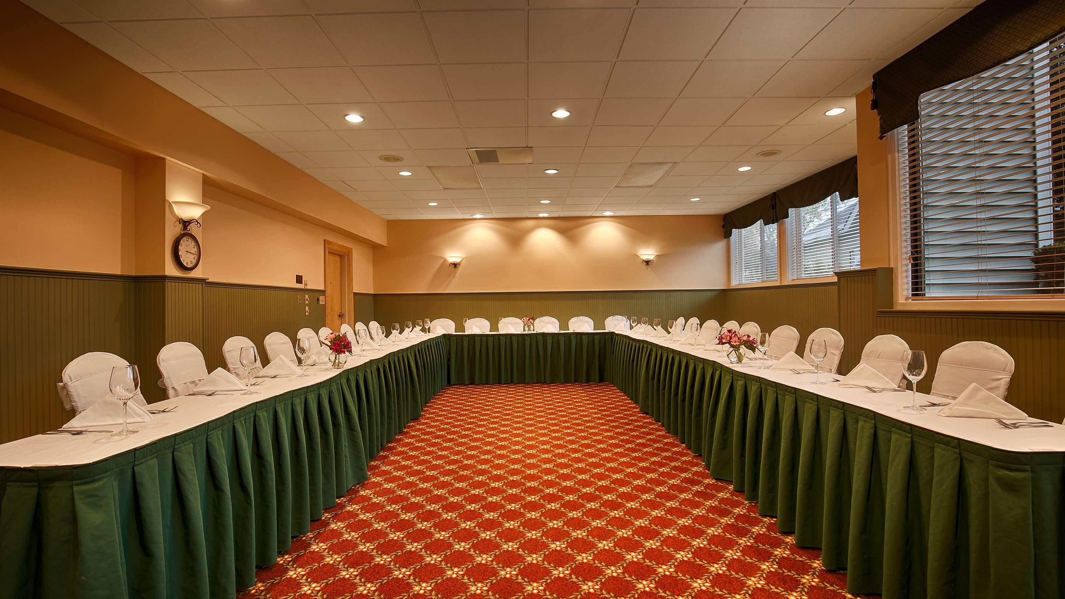 Best Western Plus Windjammer Inn & Conference Center Burlington Bagian luar foto
