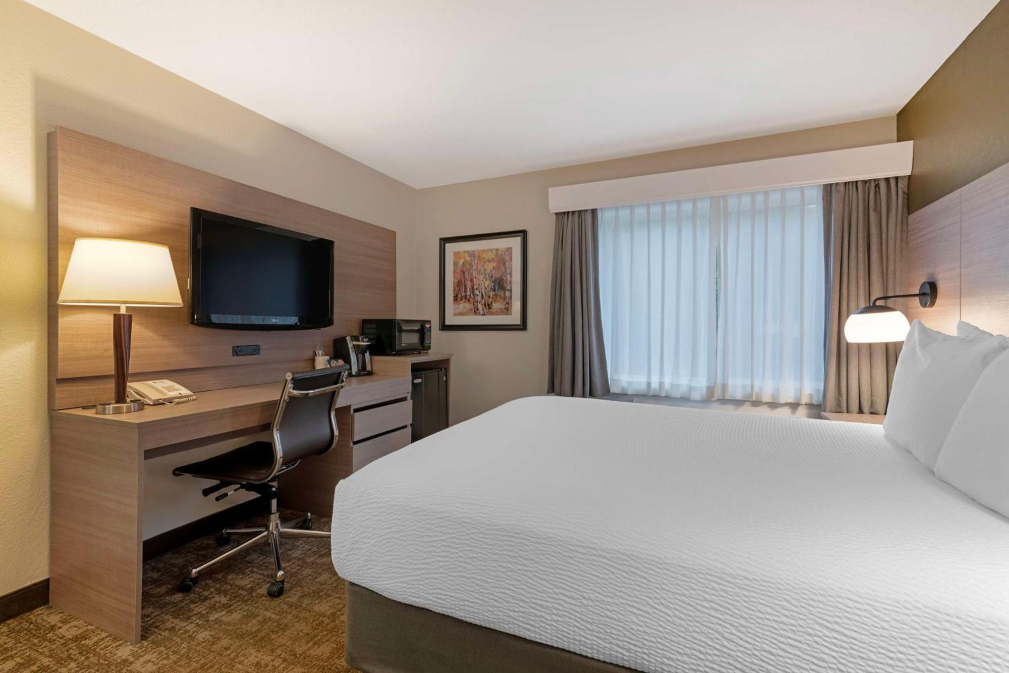Best Western Plus Windjammer Inn & Conference Center Burlington Bagian luar foto