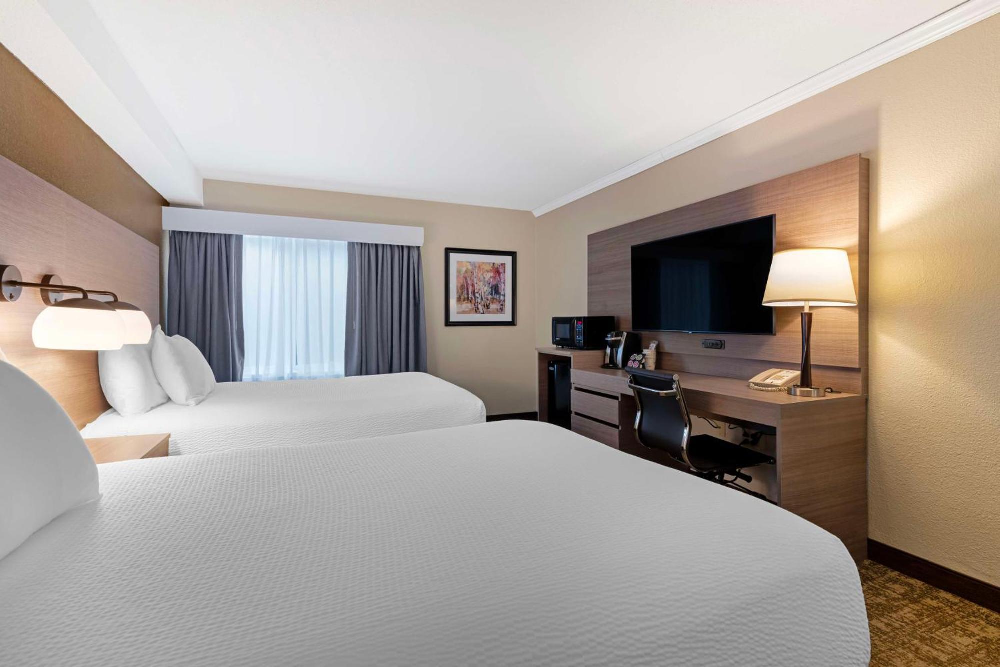 Best Western Plus Windjammer Inn & Conference Center Burlington Bagian luar foto