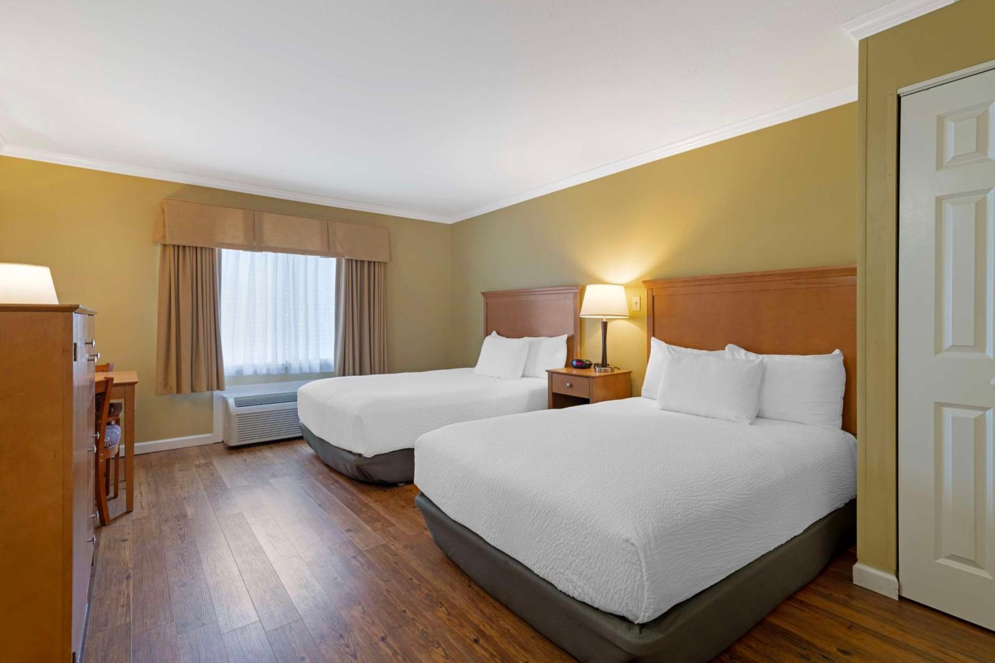 Best Western Plus Windjammer Inn & Conference Center Burlington Bagian luar foto