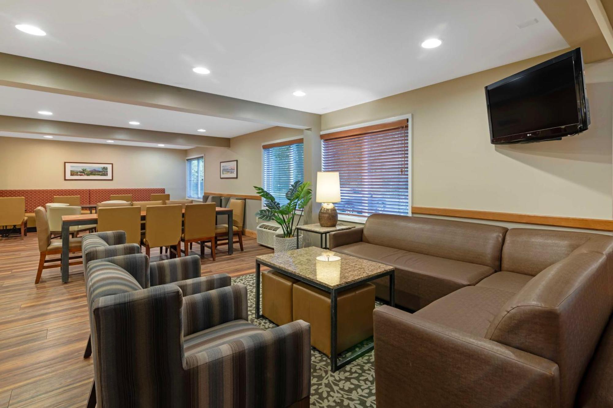 Best Western Plus Windjammer Inn & Conference Center Burlington Bagian luar foto