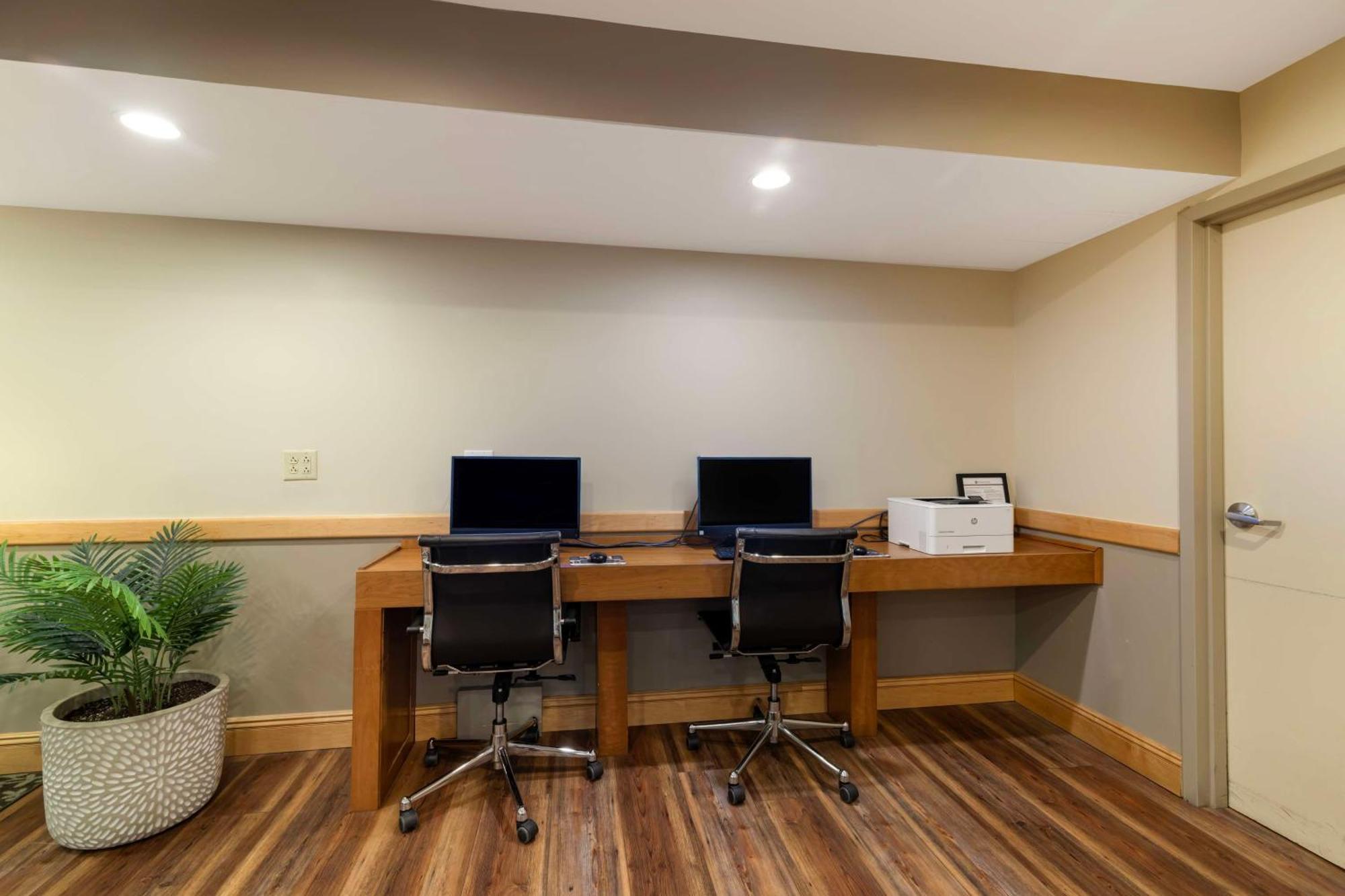 Best Western Plus Windjammer Inn & Conference Center Burlington Bagian luar foto