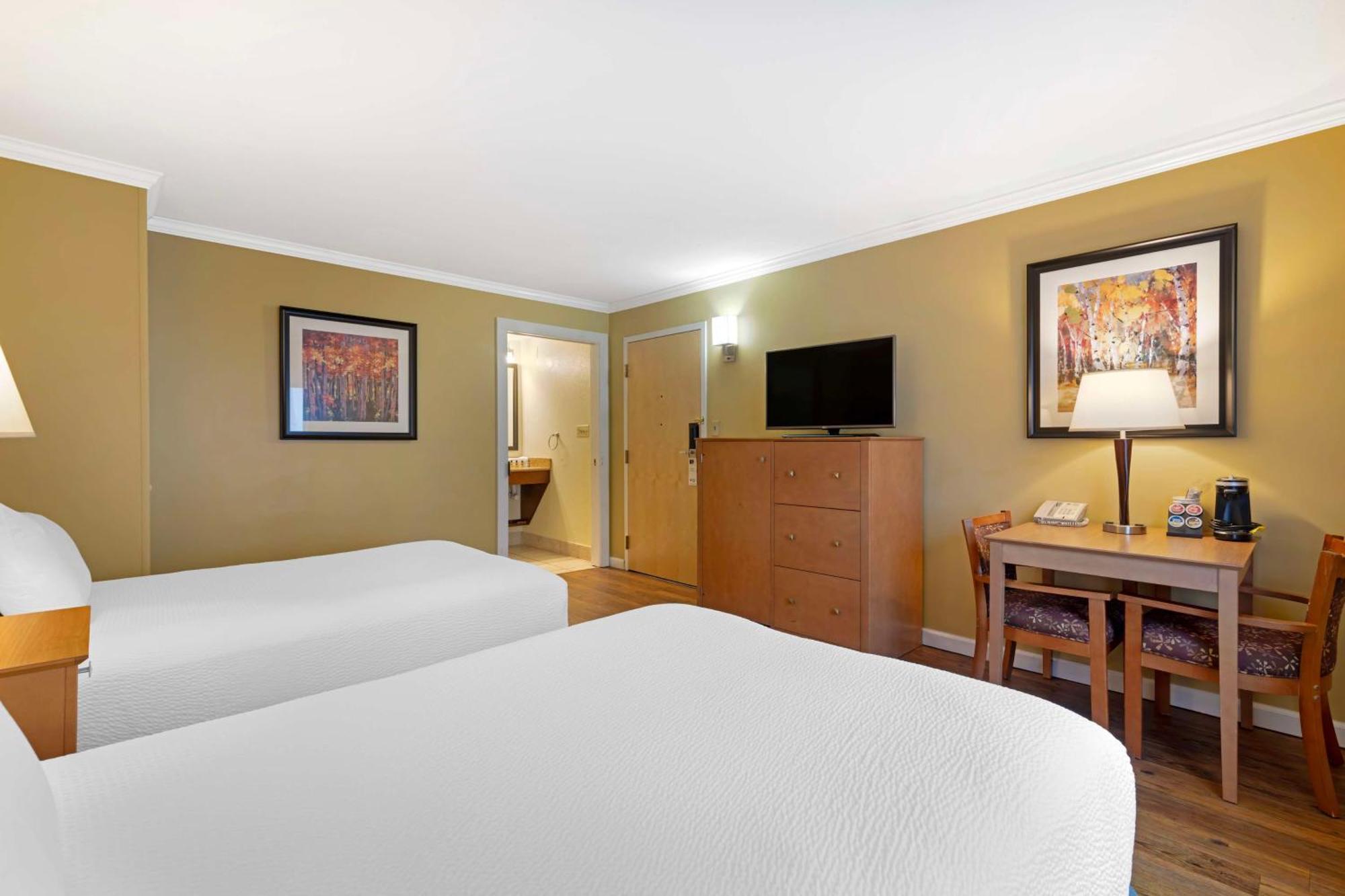 Best Western Plus Windjammer Inn & Conference Center Burlington Bagian luar foto