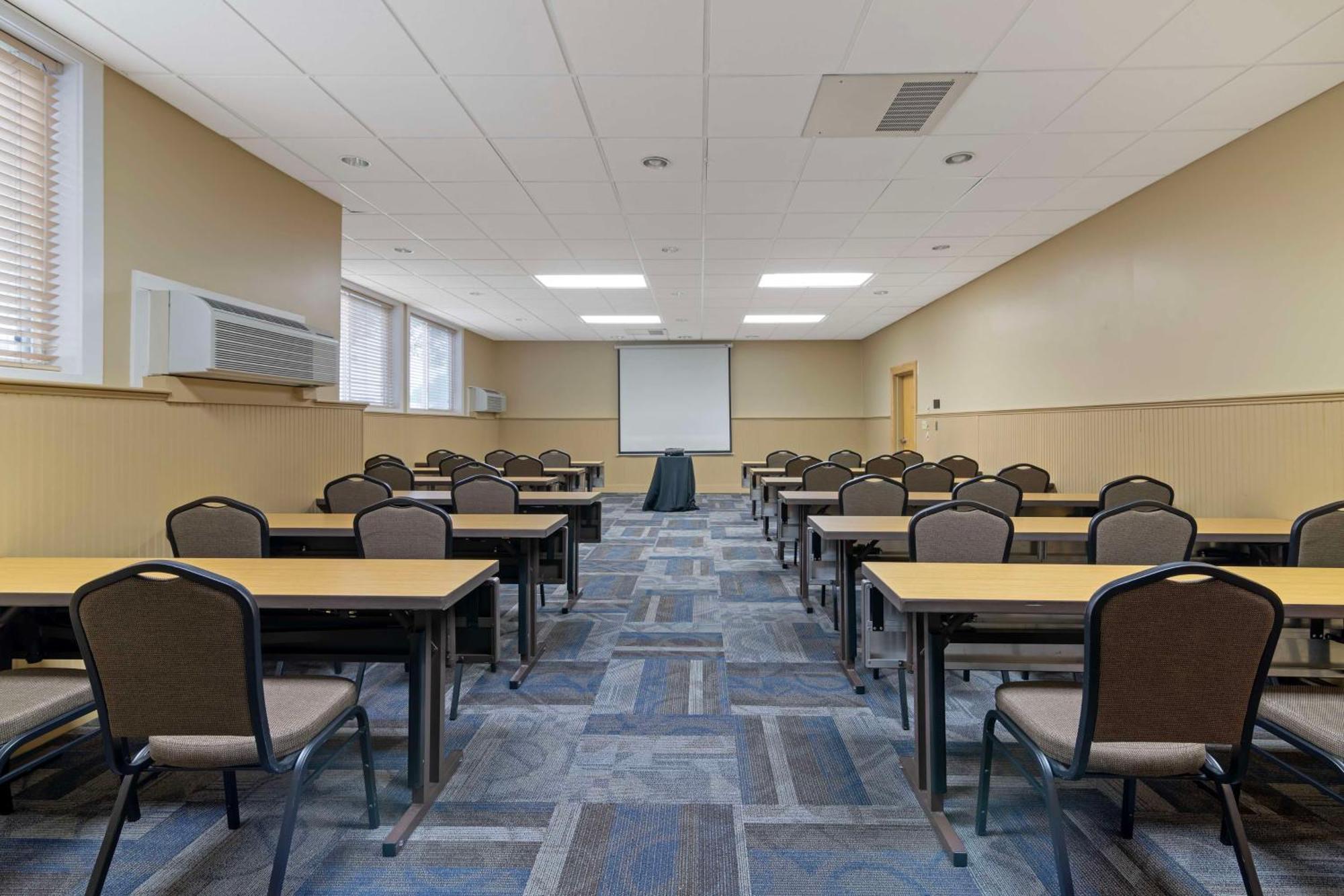 Best Western Plus Windjammer Inn & Conference Center Burlington Bagian luar foto