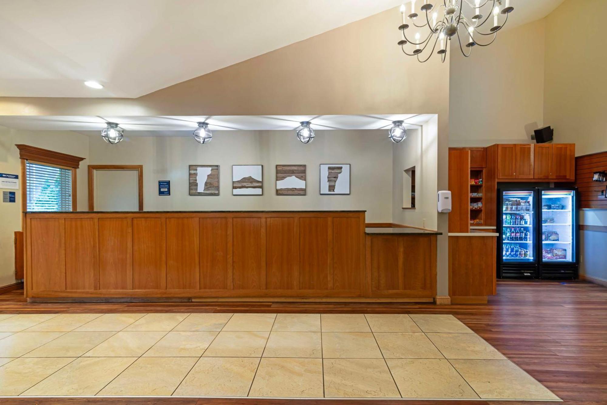Best Western Plus Windjammer Inn & Conference Center Burlington Bagian luar foto