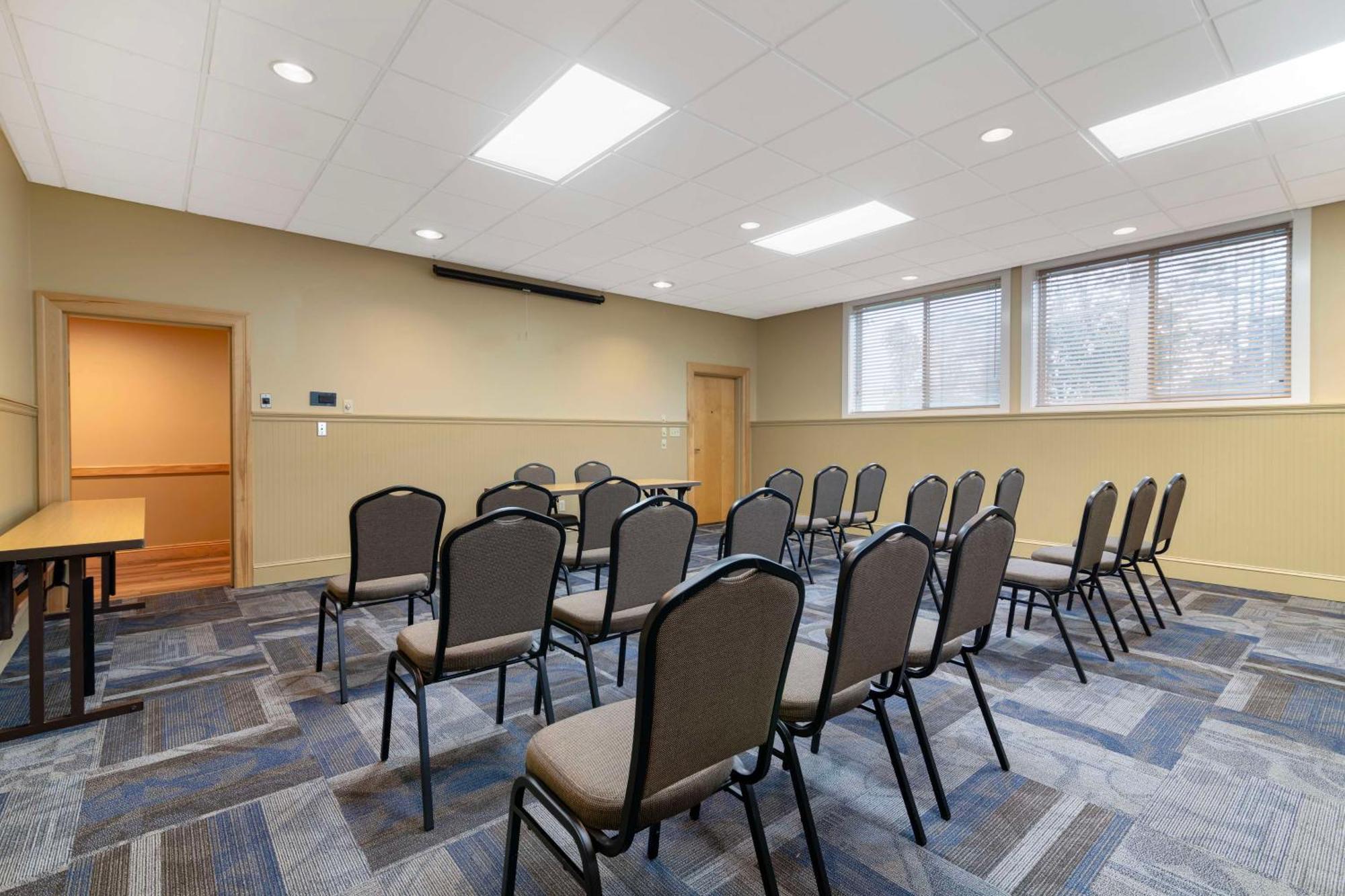 Best Western Plus Windjammer Inn & Conference Center Burlington Bagian luar foto