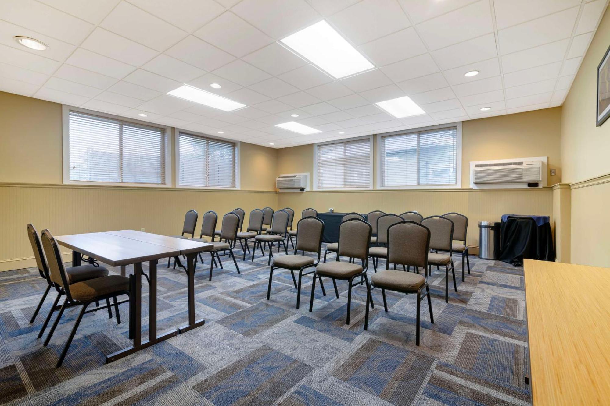 Best Western Plus Windjammer Inn & Conference Center Burlington Bagian luar foto