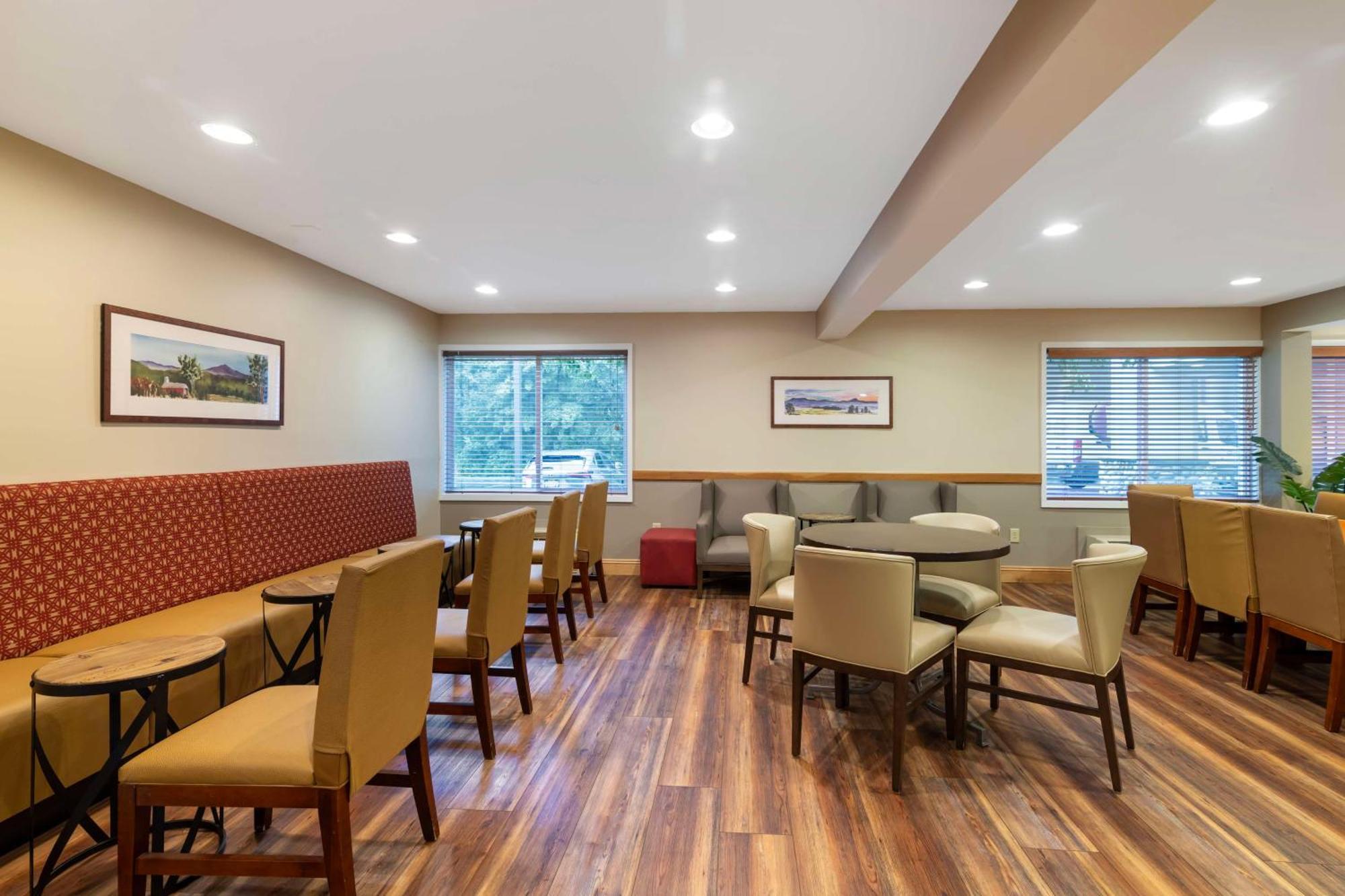 Best Western Plus Windjammer Inn & Conference Center Burlington Bagian luar foto