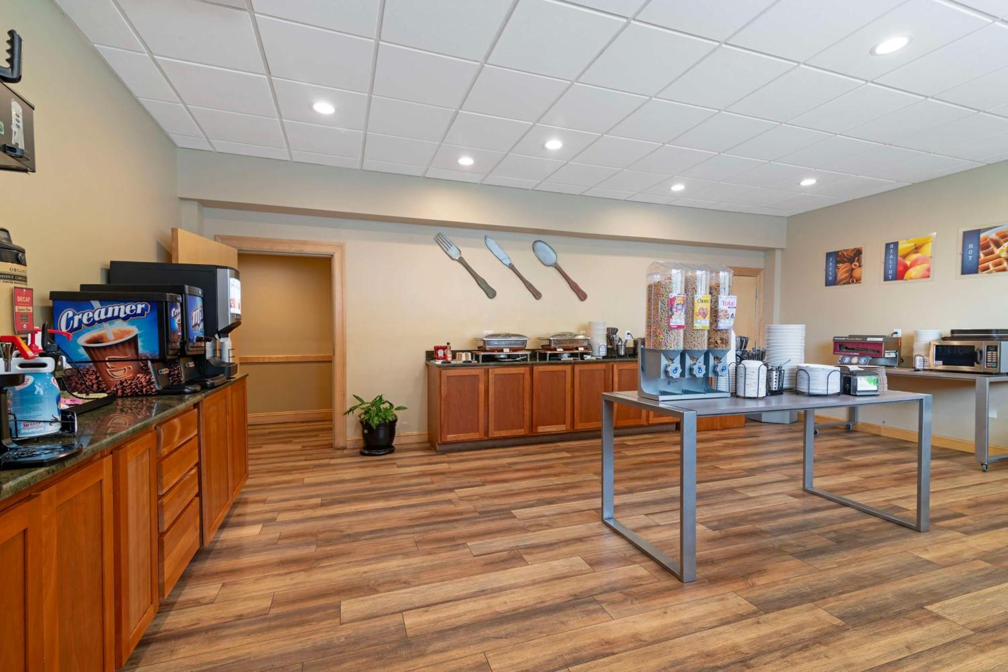 Best Western Plus Windjammer Inn & Conference Center Burlington Bagian luar foto