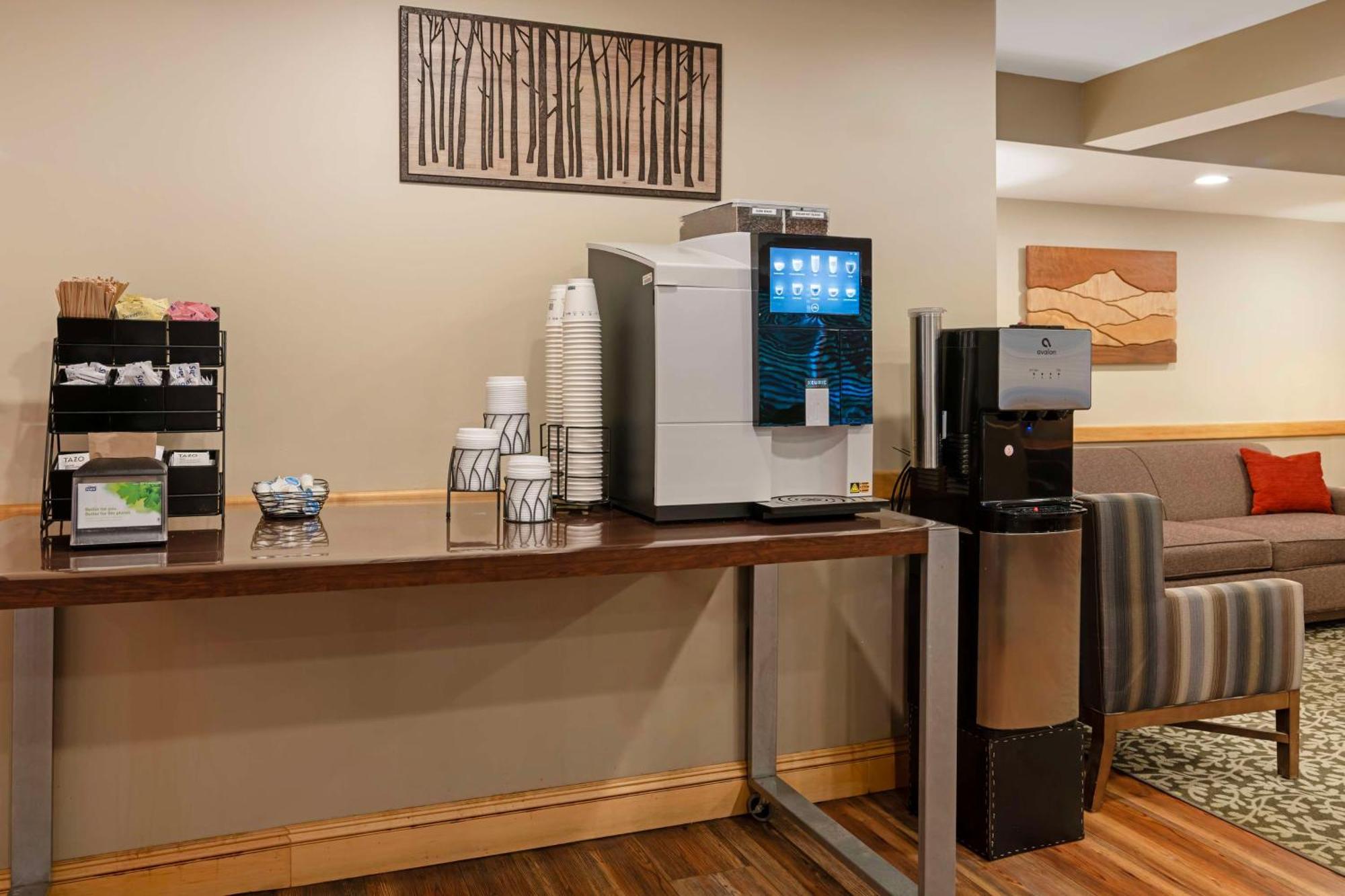 Best Western Plus Windjammer Inn & Conference Center Burlington Bagian luar foto