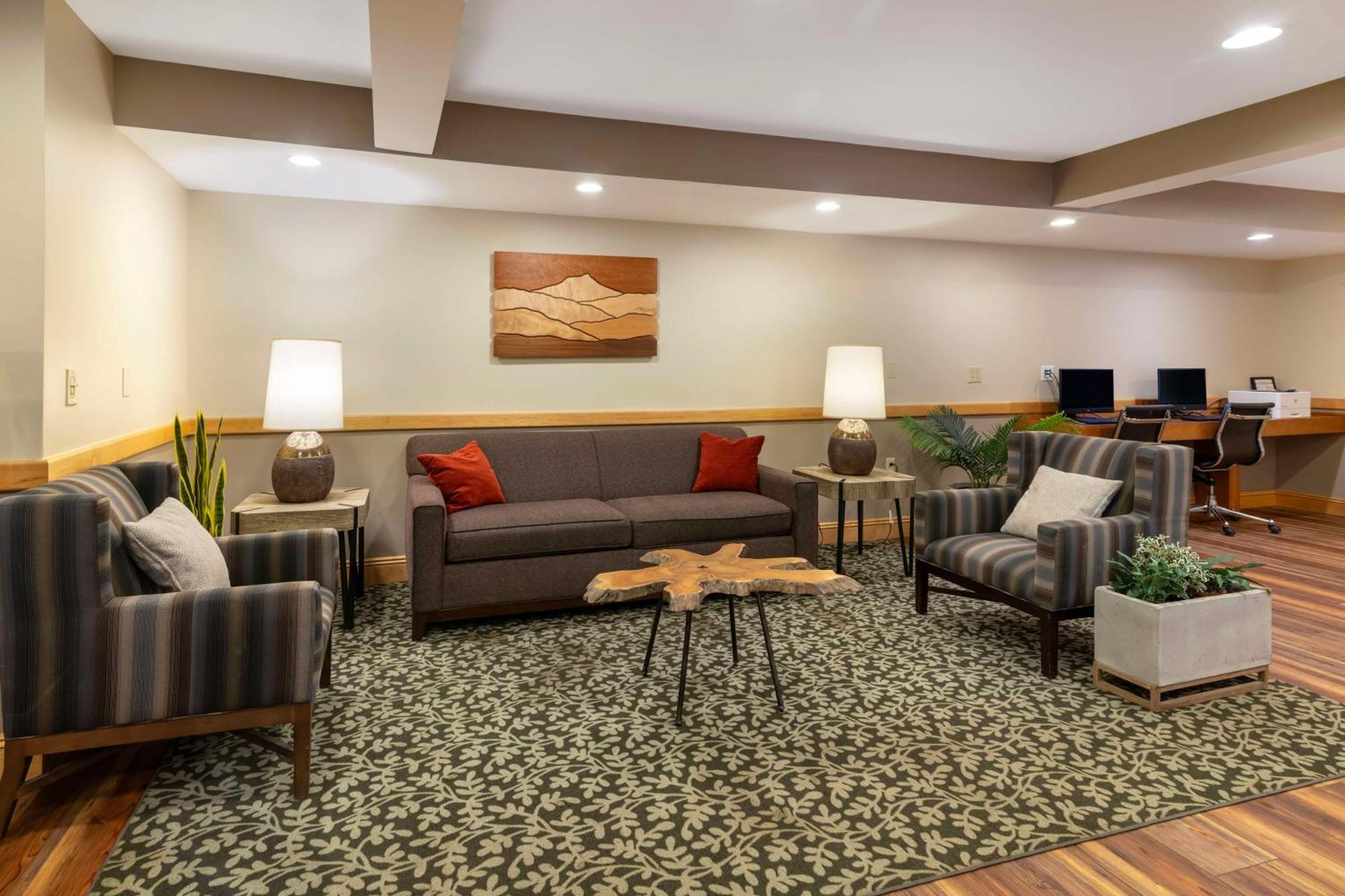 Best Western Plus Windjammer Inn & Conference Center Burlington Bagian luar foto