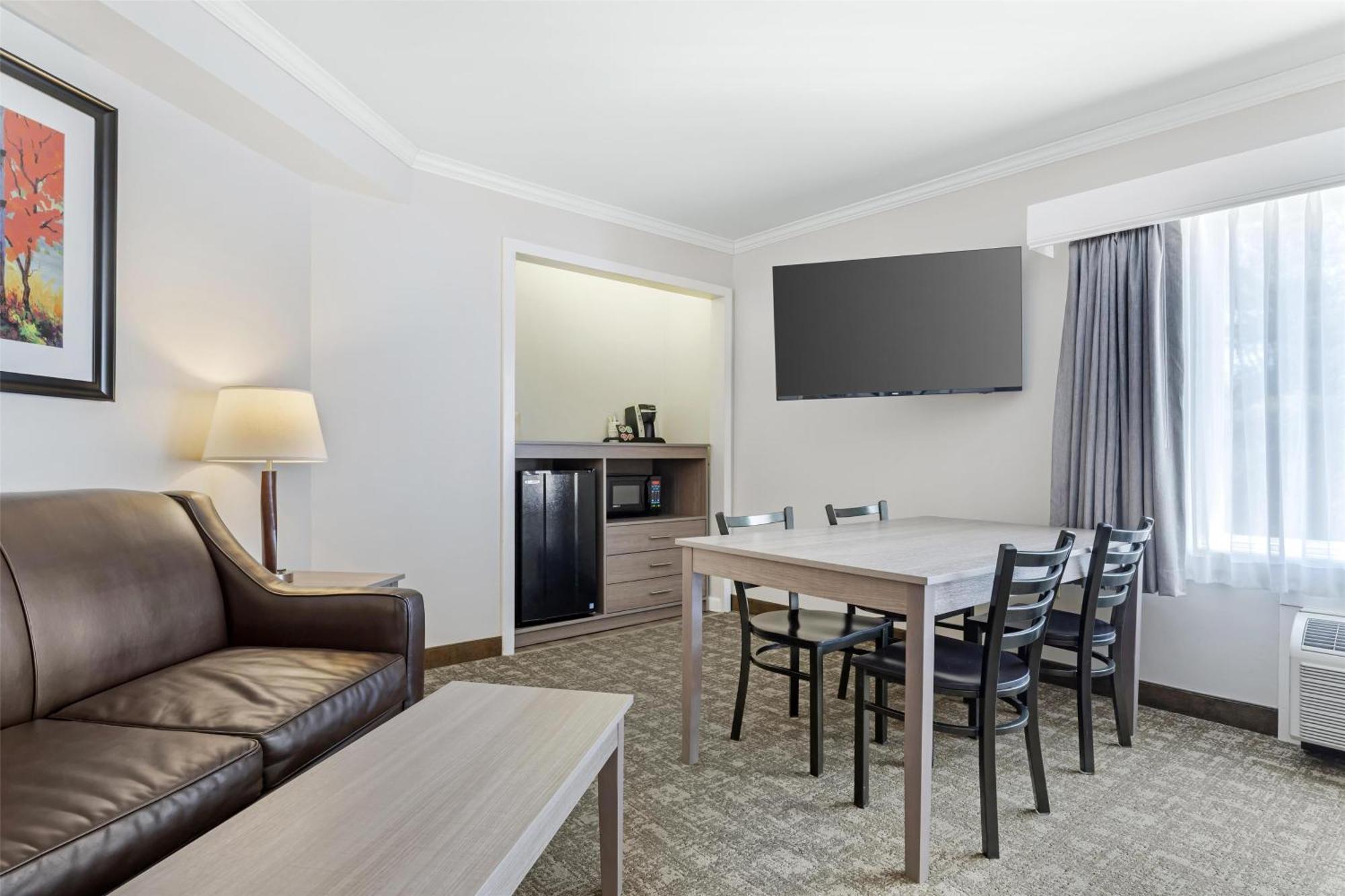 Best Western Plus Windjammer Inn & Conference Center Burlington Bagian luar foto