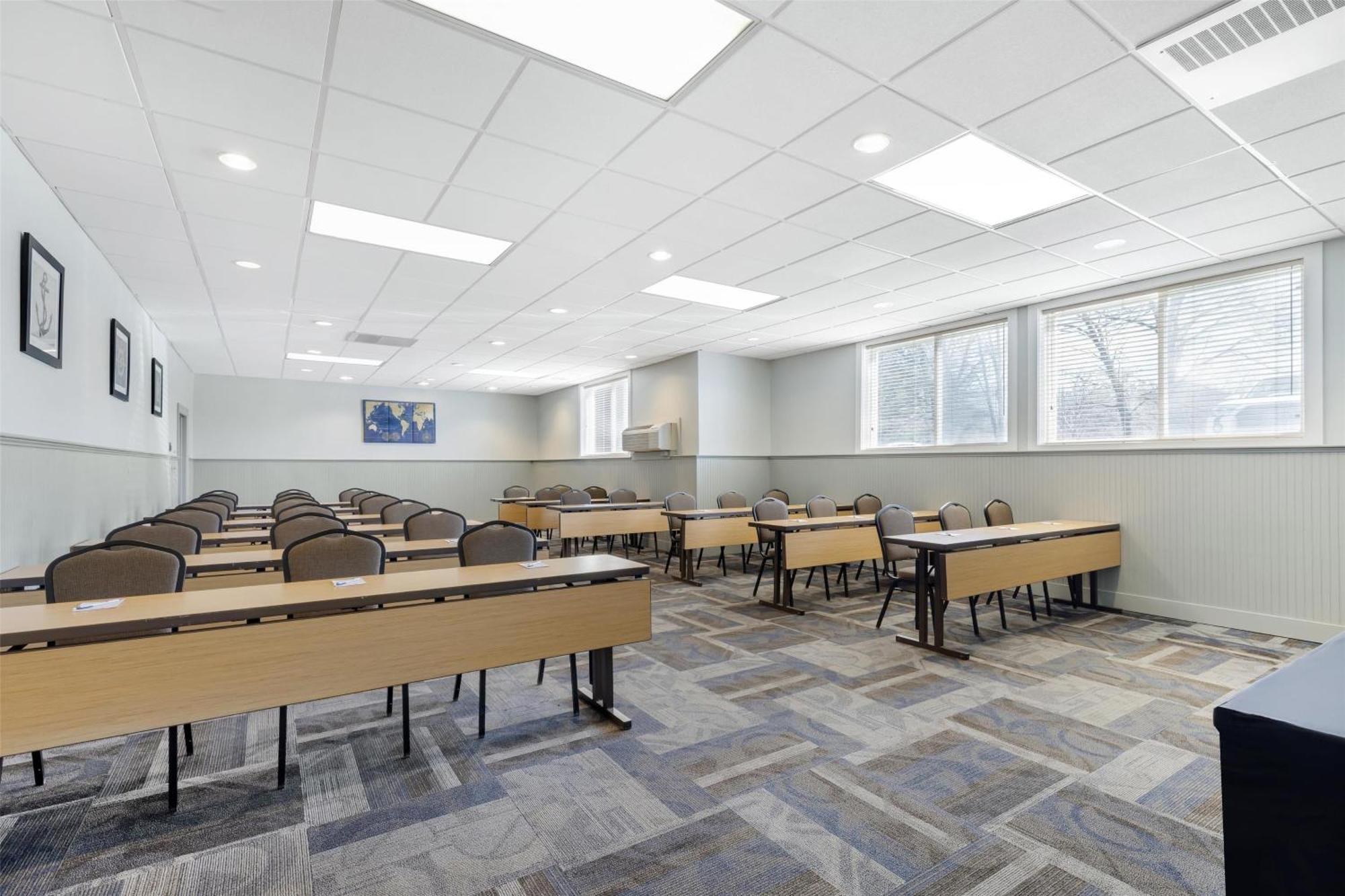 Best Western Plus Windjammer Inn & Conference Center Burlington Bagian luar foto