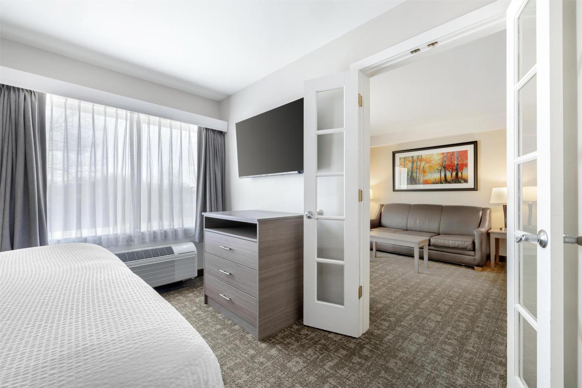 Best Western Plus Windjammer Inn & Conference Center Burlington Bagian luar foto