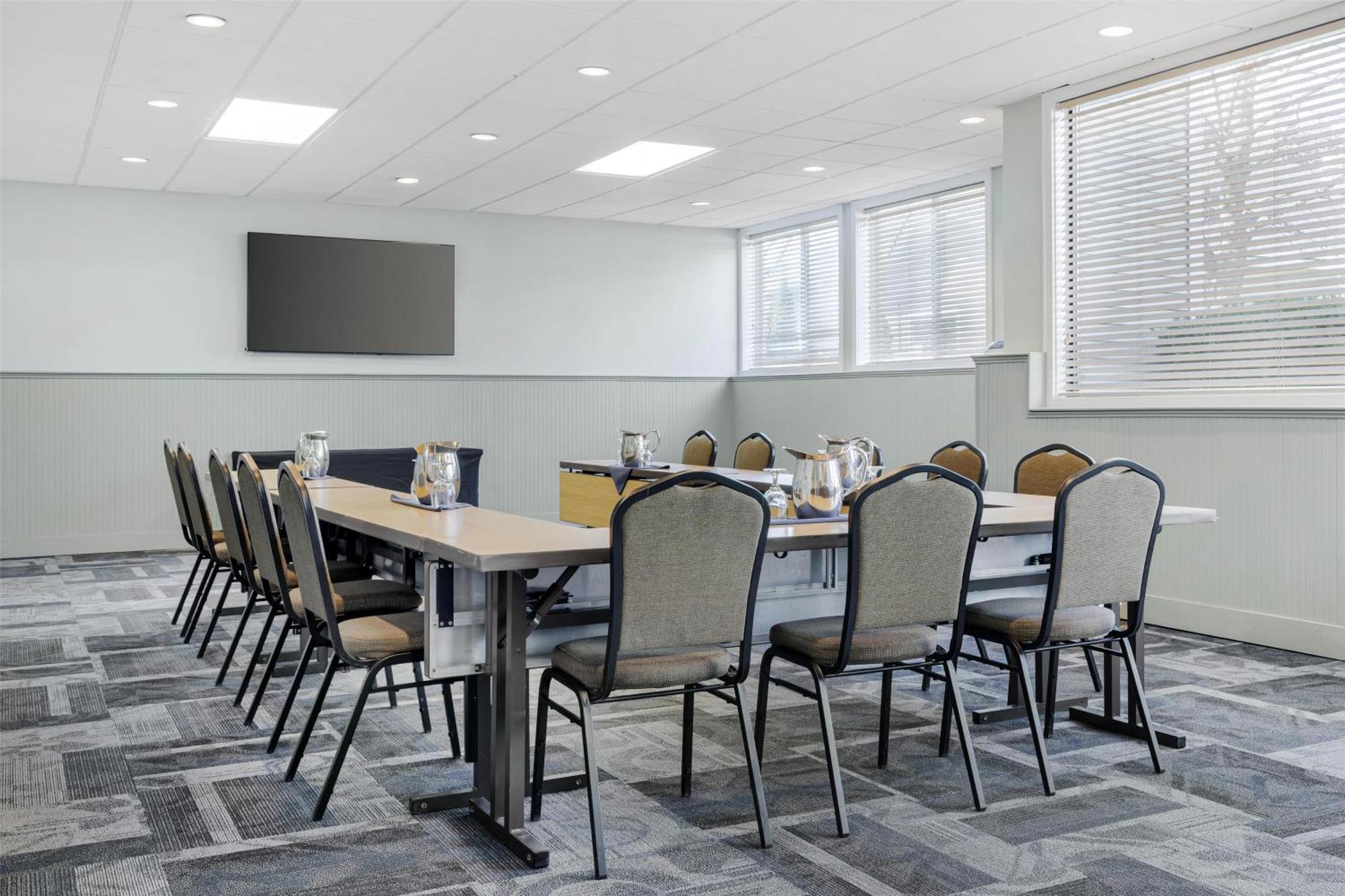 Best Western Plus Windjammer Inn & Conference Center Burlington Bagian luar foto